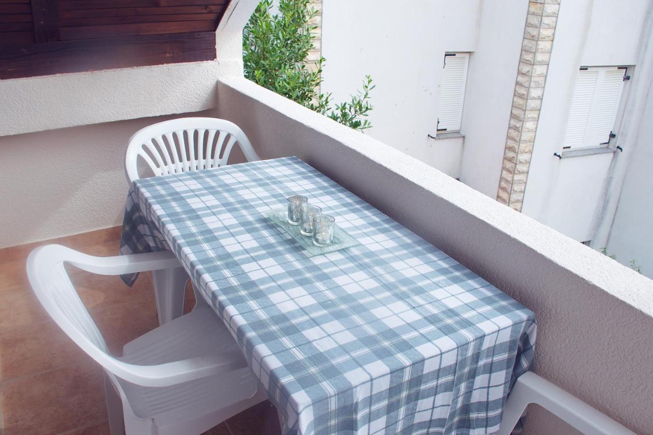 Novalja And Fun Apartment Exterior photo