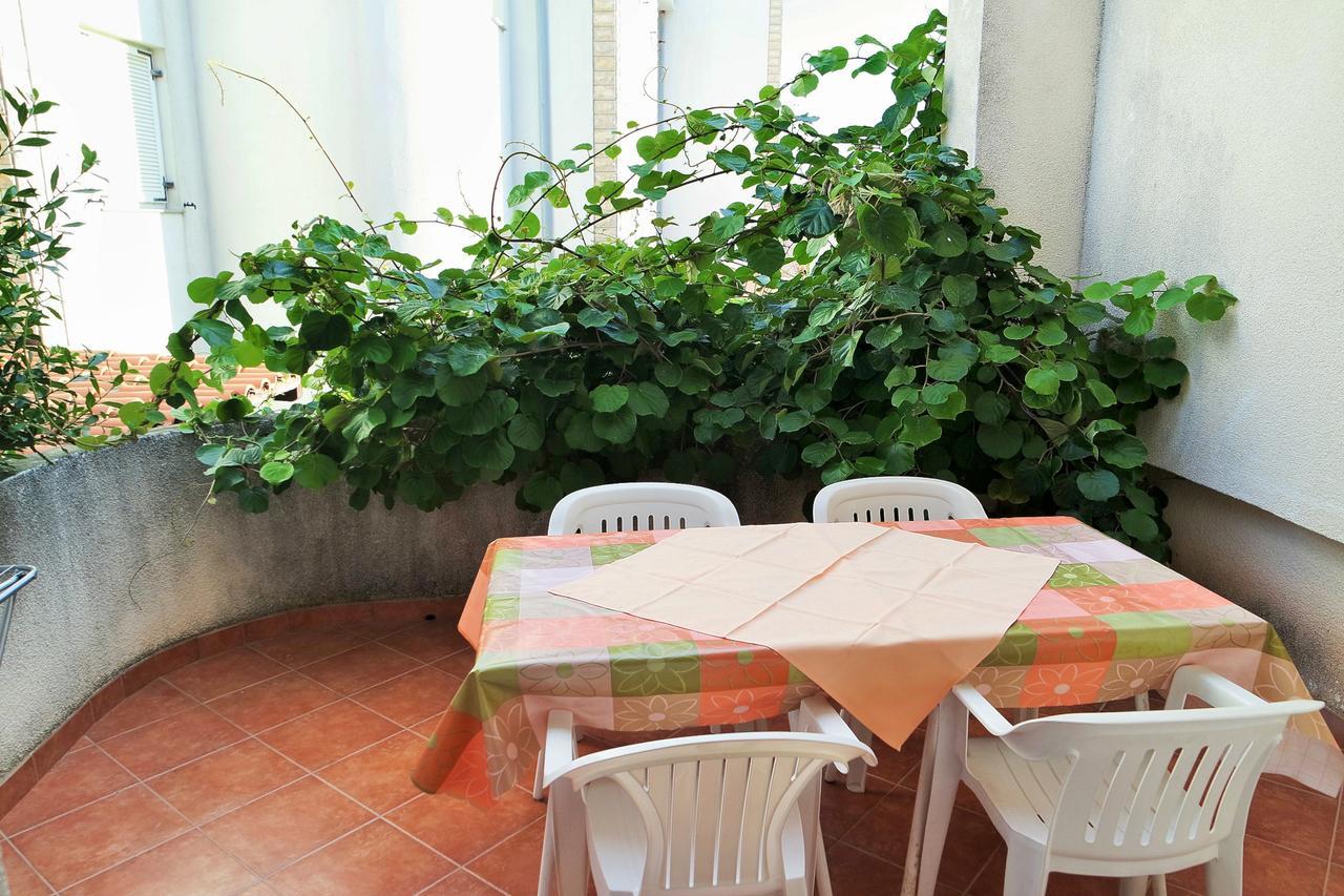 Novalja And Fun Apartment Exterior photo